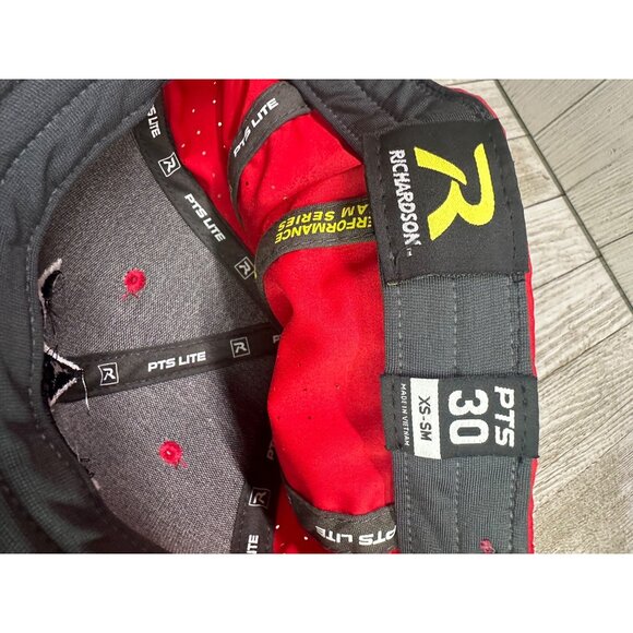Richardson PTS30 Lite Baseball Cap Hat Flexifit XS/Small Red Black Uform Visor - Picture 3 of 7